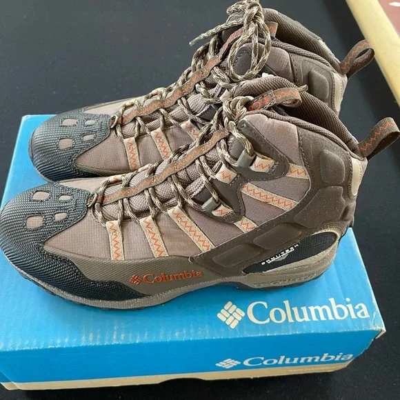 New in box Columbia Winter Trek Boots Men main image 2